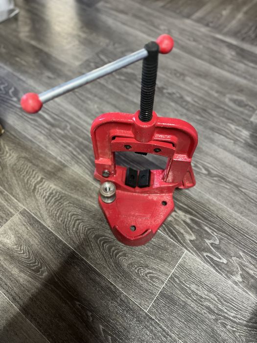 Продам Трубные тиски