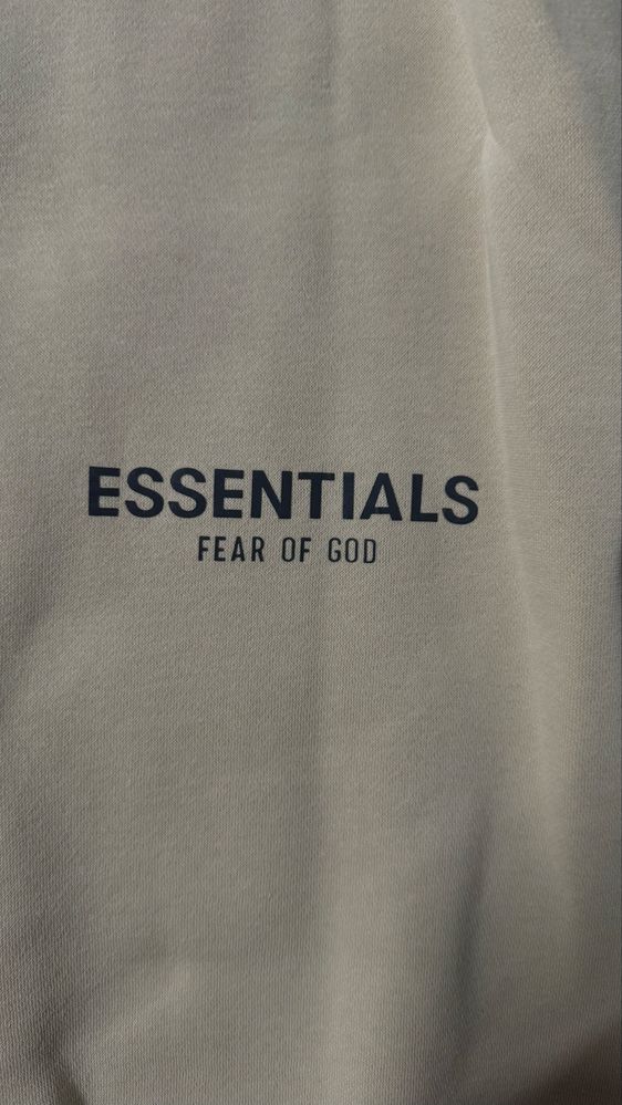 Анцуг/ tracksuit на essentials