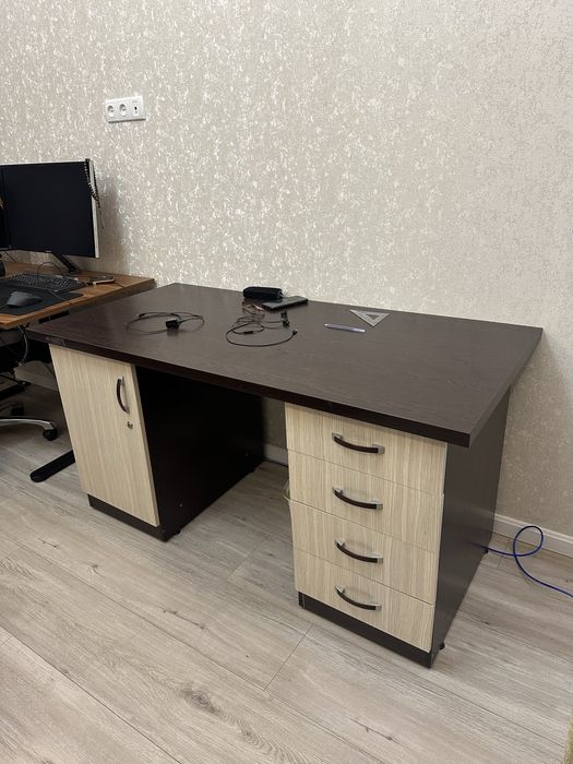 Продается писменный стол