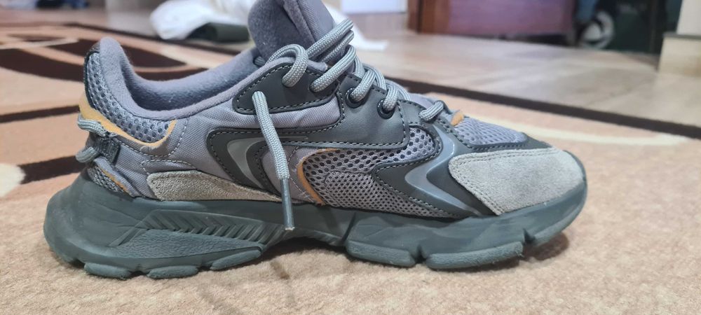 Маратонки Lacoste