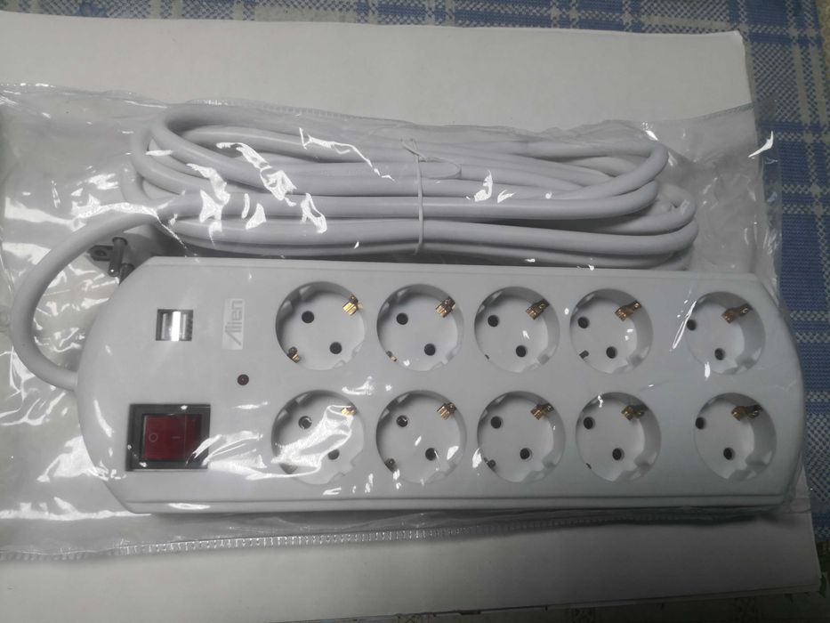 Prelungitor 10 prize, 5 m cu intrerupator si 2 usb cu cablu de 16 A