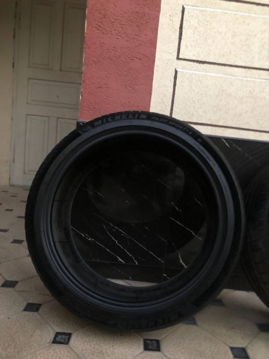 255 40 ZR21 Michelin Pilot Sports 2 Dona holati yaxshi