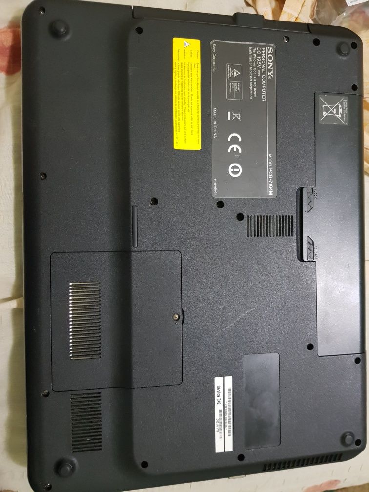 70 Lei. Laptop Sony Vaio pentru piese. Ecran bun , placa baza , dvd.