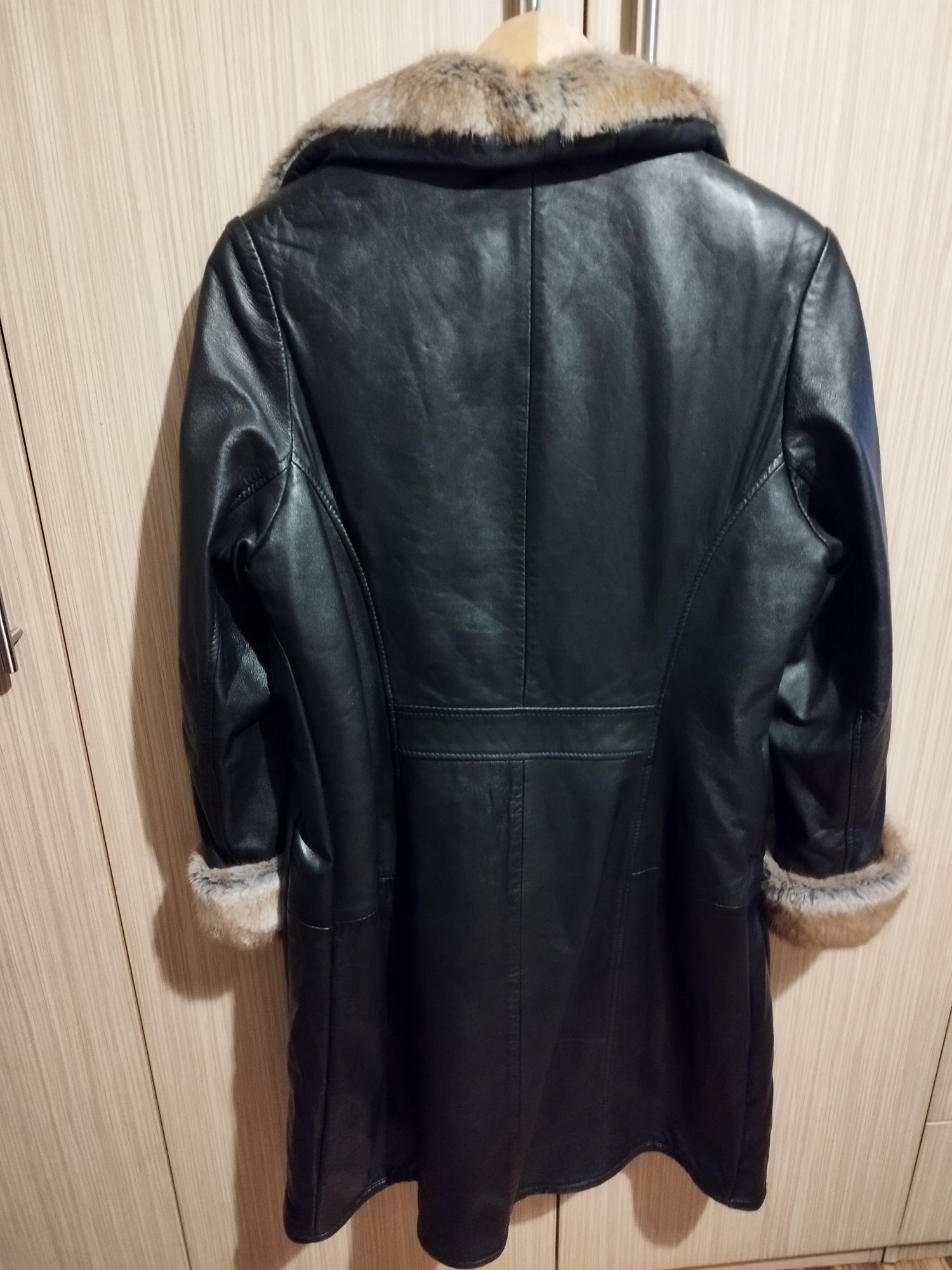 Черно кожено яке-палто подплатено от естествена лицева кожа