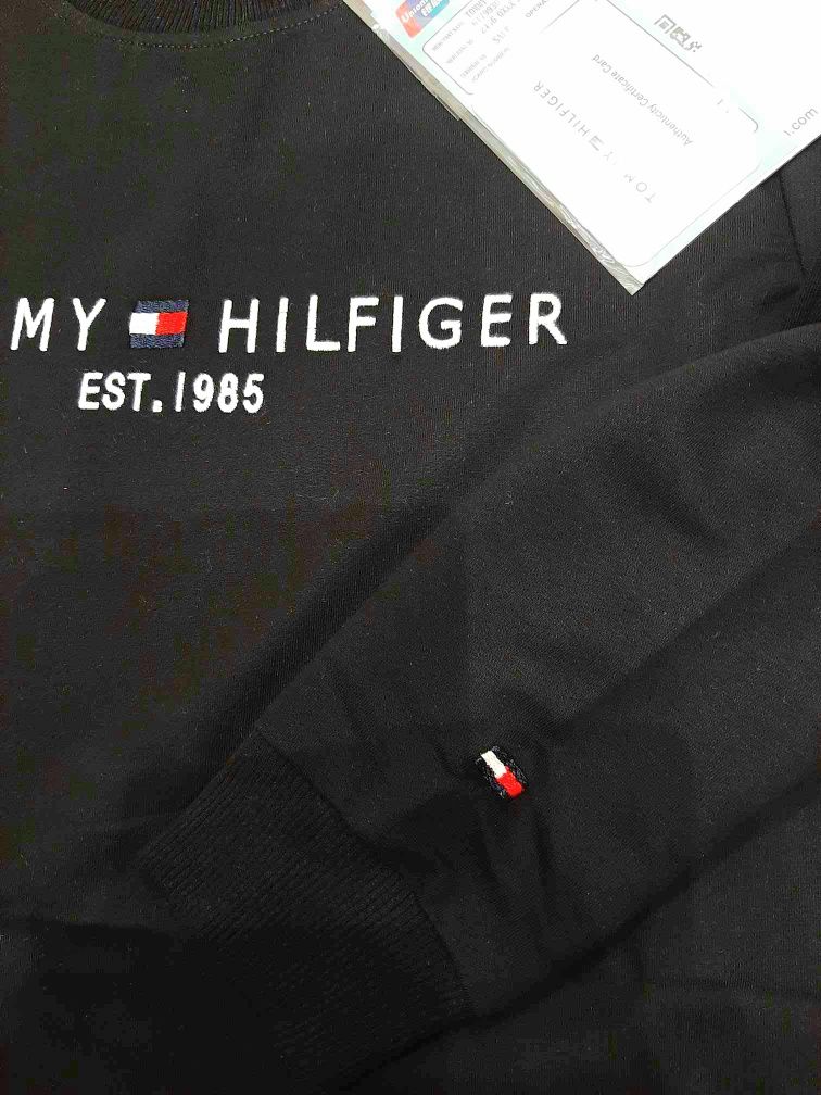 Tommy Hilfiger блузи (суичъри) в бял и черен вариант - ТОП модел ! ! !
