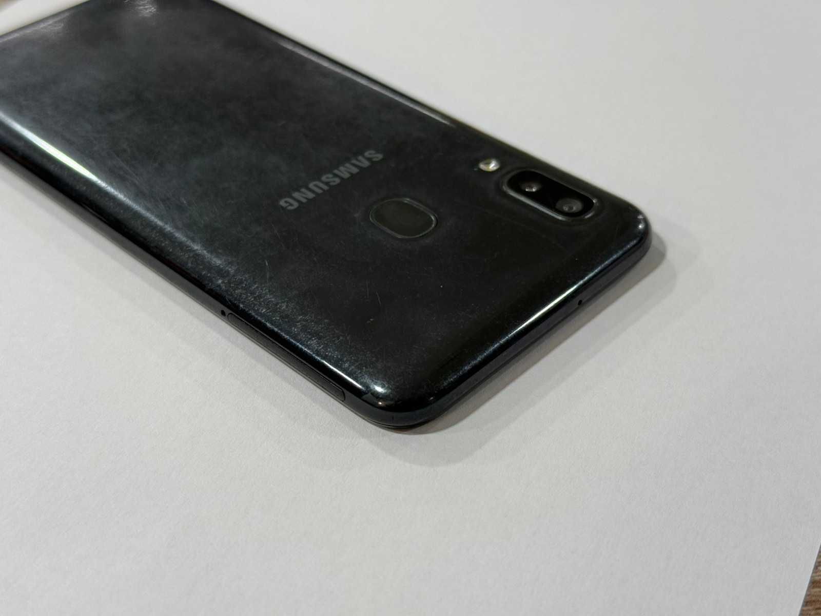 Продавам Samsung A20e