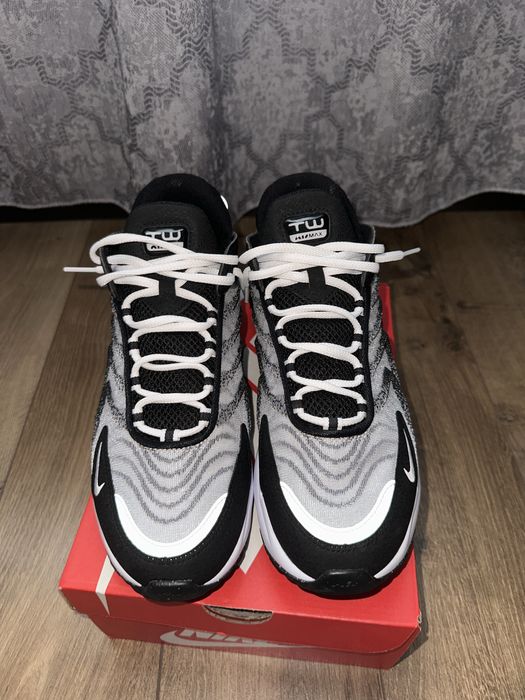 nike tw reflective