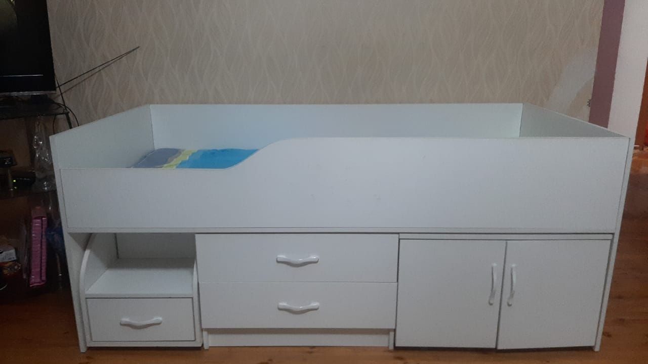 Продам детскую кроватку и шкаф