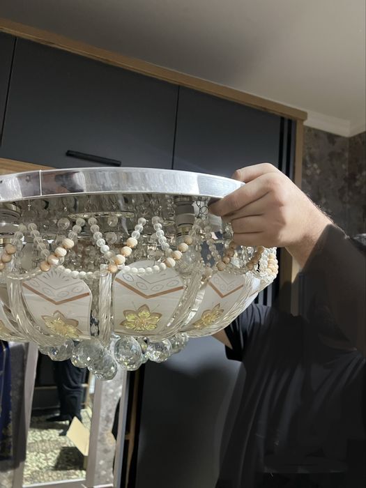 Продается Люстра