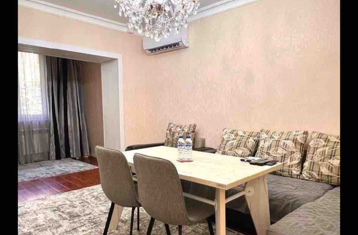 Продажа 2х комнат квартира : Буюк ипак йули Ц1 ор-р street 77