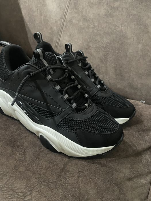 Dior b22 leam purtat de doua uri