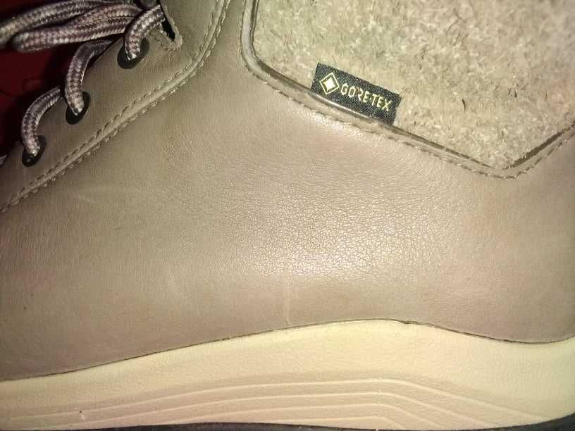 Продавам нови боти Clarks Ashcombe Mid GORE-TEX Taupe 44 номер,120 лв