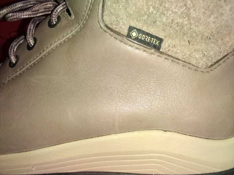 Продавам нови боти Clarks Ashcombe Mid GORE-TEX Taupe 44 номер,120 лв