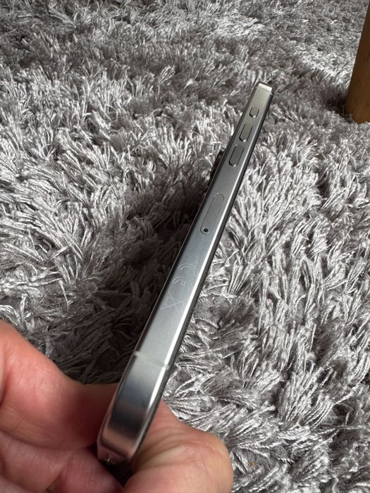 iPhone 16 pro 256 GB БУКВАЛНО НОВ ! 31 цикъла заряд на батерията