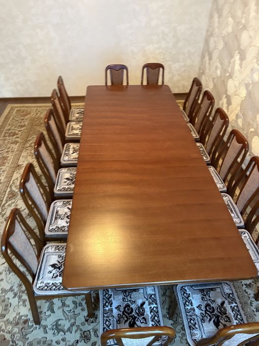 Стол со стульями