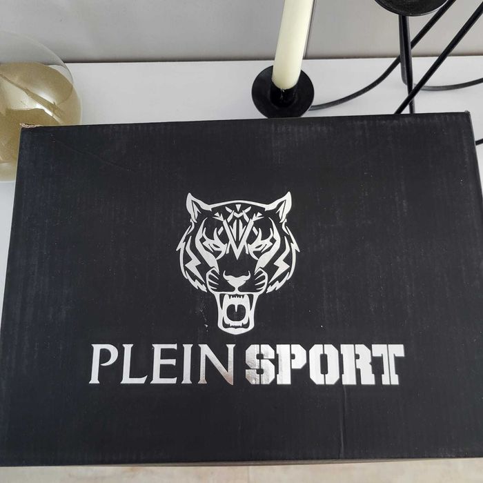 Philipp Plein Sport Strălucirea Eleganței

nr 41