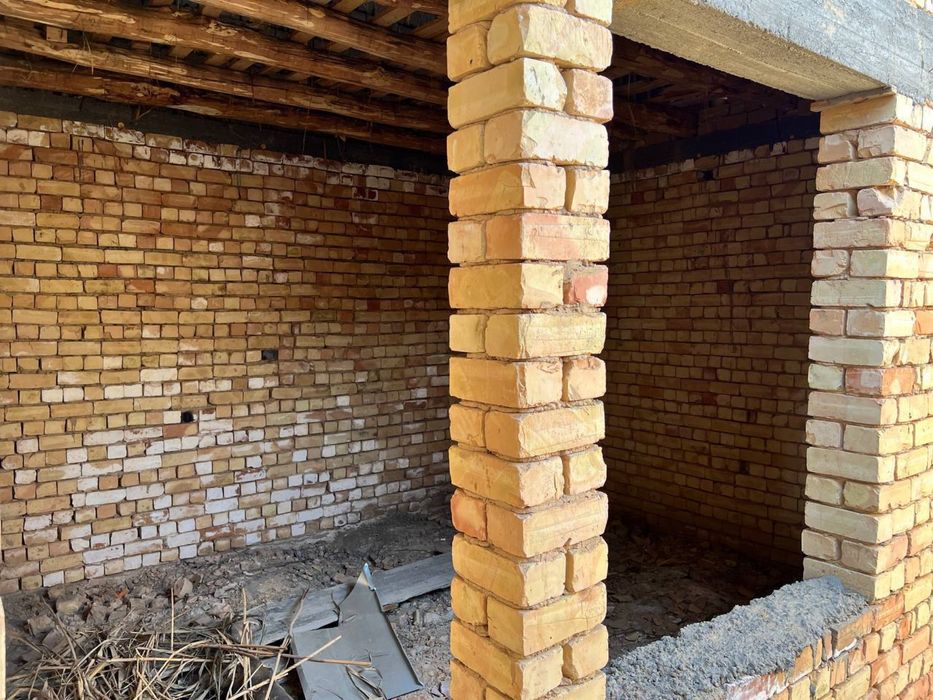 Продаю дом каробка срочна 5 сотик  9 комнат