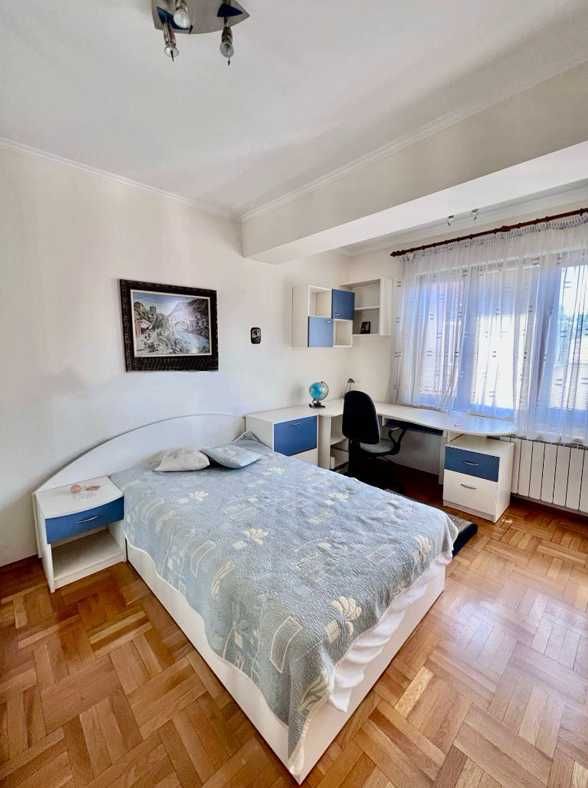 Дава се под наем Тристаен апартамент в Пловдив, Център - 130 кв.м за 650 € - Снимка #4