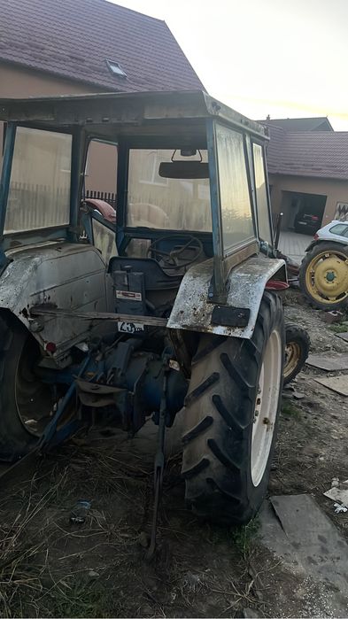 Dezmembrez Ford 4600 tractor