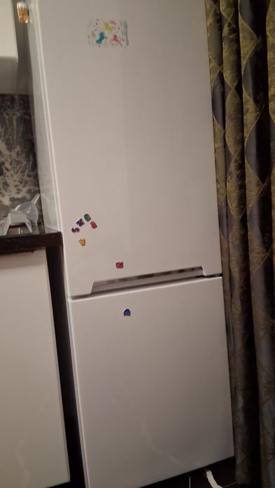 Ofer la vânzare combină frigorifică în stare perfectă de  funcționare