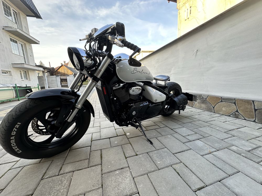 Suzuki intruder 800 bobber