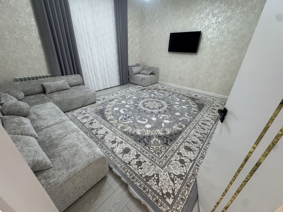 Olmazor tumani qorasaroy suv boyida  3 xona navastroyka sotiladi