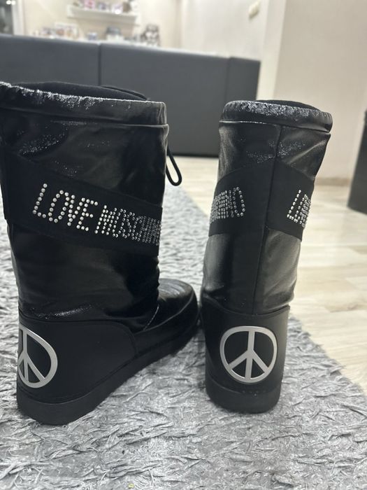 Аптески боти Love Moschino