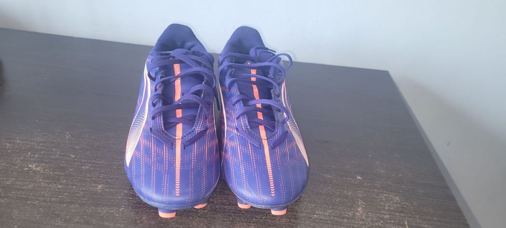 Ghete de fotbal Puma.