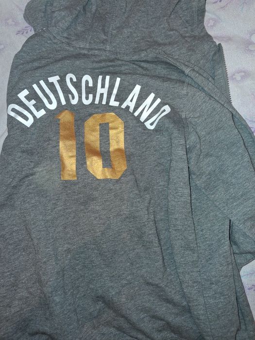 Суичер за момче 146см