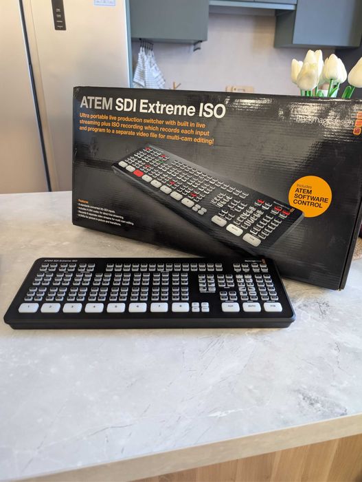 Продам Blackmagic Atem mini extreme SDI ISO