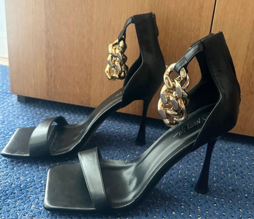 Sandale cu toc Nasty Gal