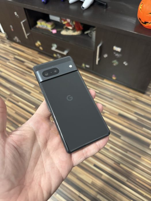 Google Pixel 7, memorie 128GB, 8GB RAM, Android 16, negru, FRUMOS