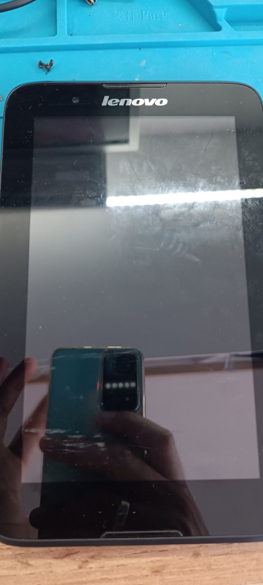 Два броя дисплеи за Lenovo