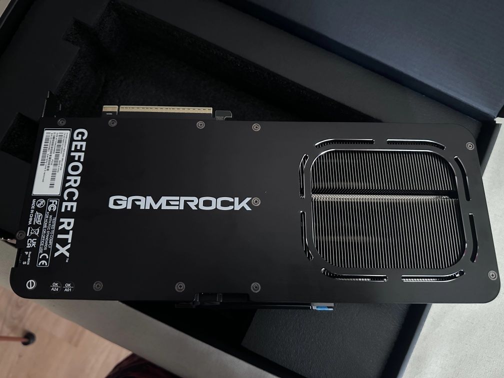 Продам RTX 5080 Palit Gamerock, 16 gb, GDDR7