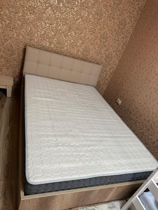 Продам спальную кровать