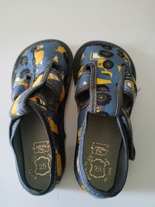 Боси пантофи за момче