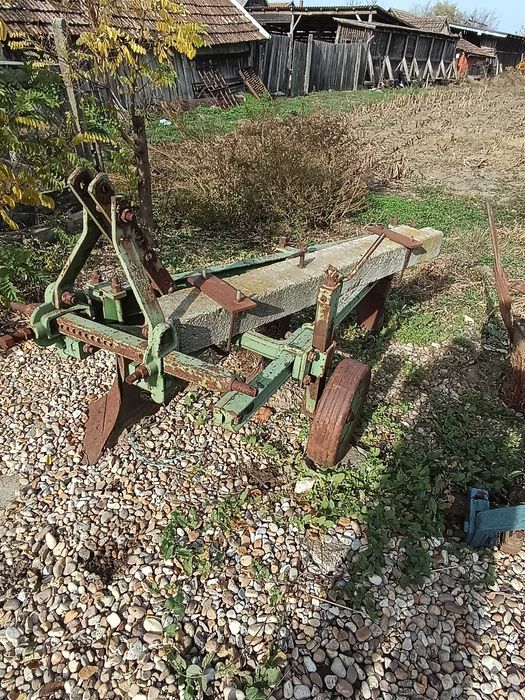 Vând plug PP330 pe sina