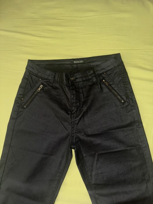 Дамски панталон с колан и дамски дънки