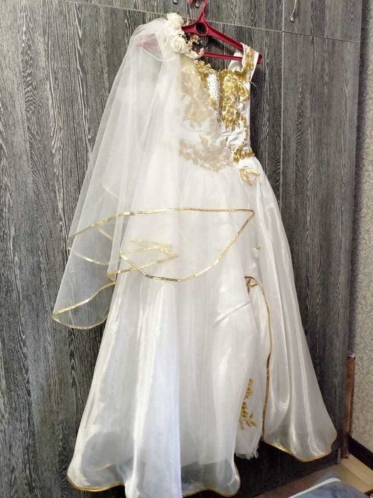 Свадебное платье
