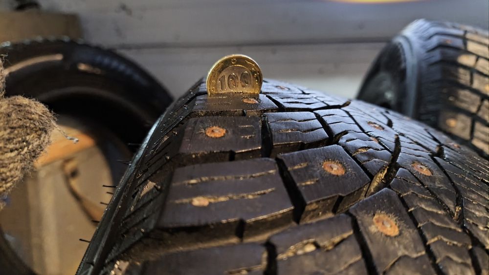 Комплект шин R- 15  резина зима шипы