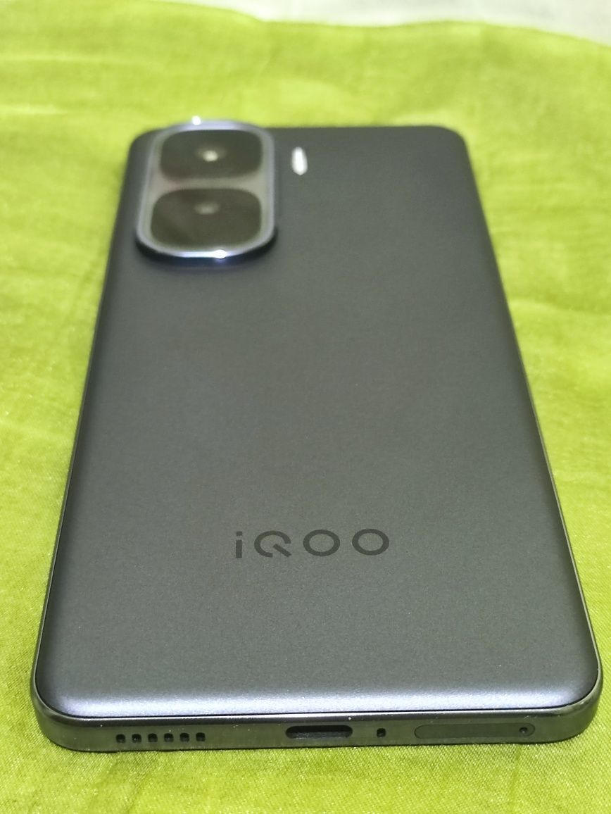 Продам iQOO Neo 10 16/1TB Black