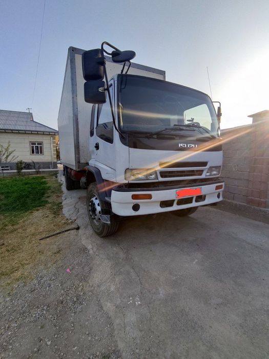 Isuzu 10 tonnalik sotiladi