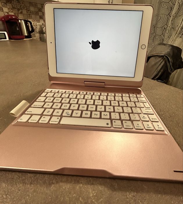 IPad Apple 6 cu wifi si sim cu tastaura si husa