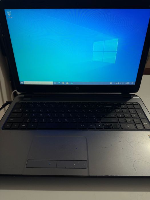 Лаптоп HP 250 със зарядно