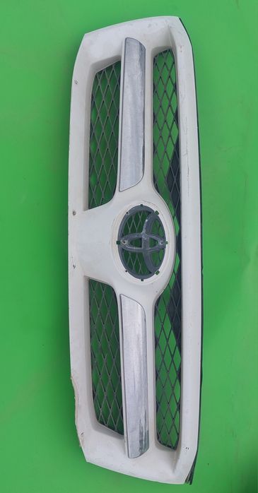 Продаётся передняя решётка Toyota Hilux 2008-11