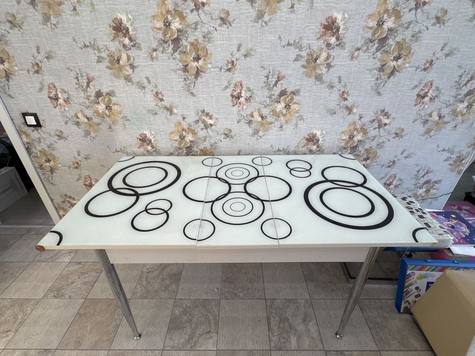 Кухонный стол стекло