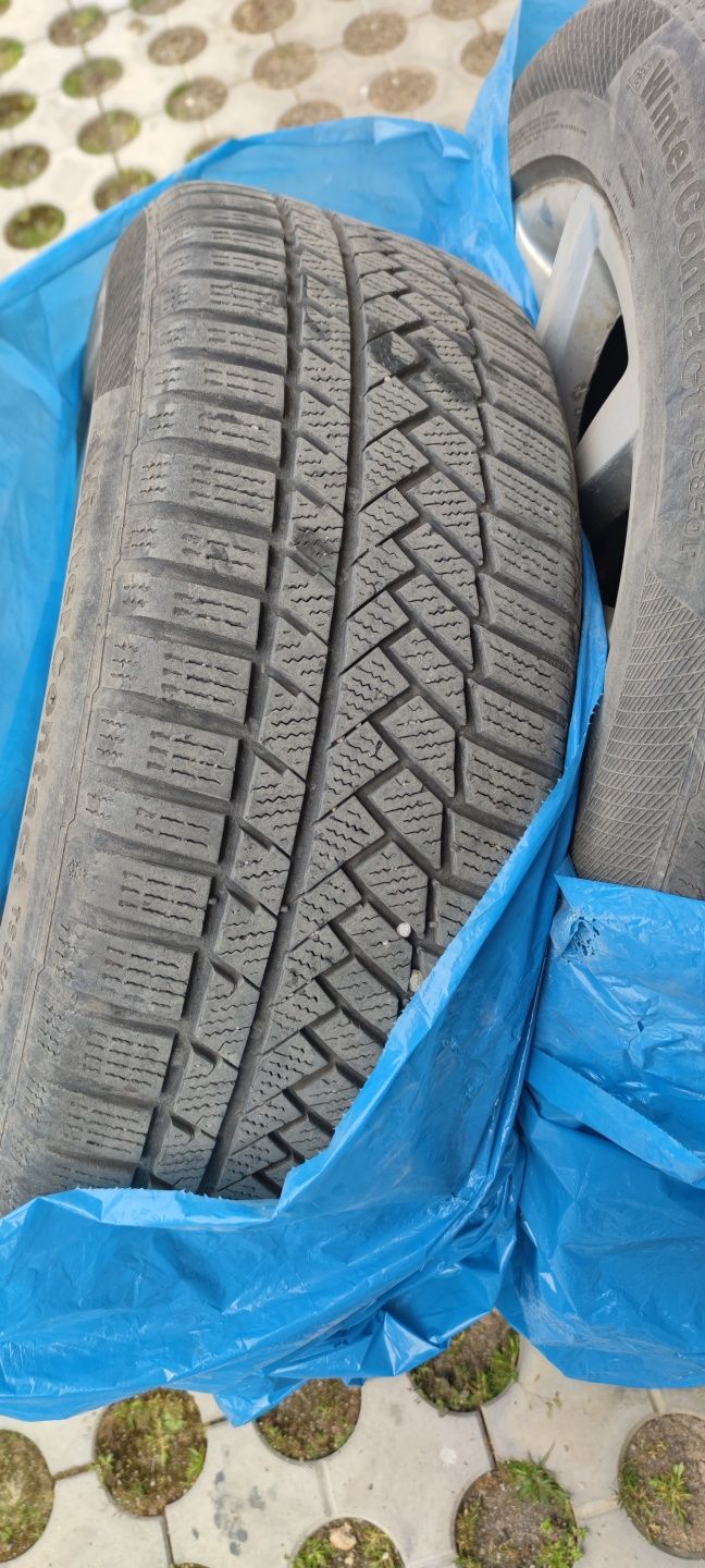 Продавам зимни гуми Continental 225/60/17