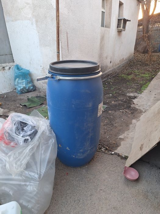 Продам бочки б/у из под бытовой химии.