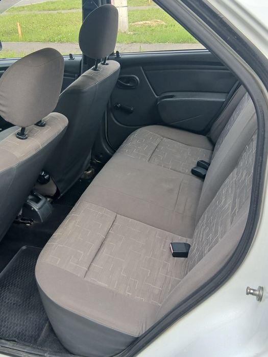 Vând sau schimb dacia Logan