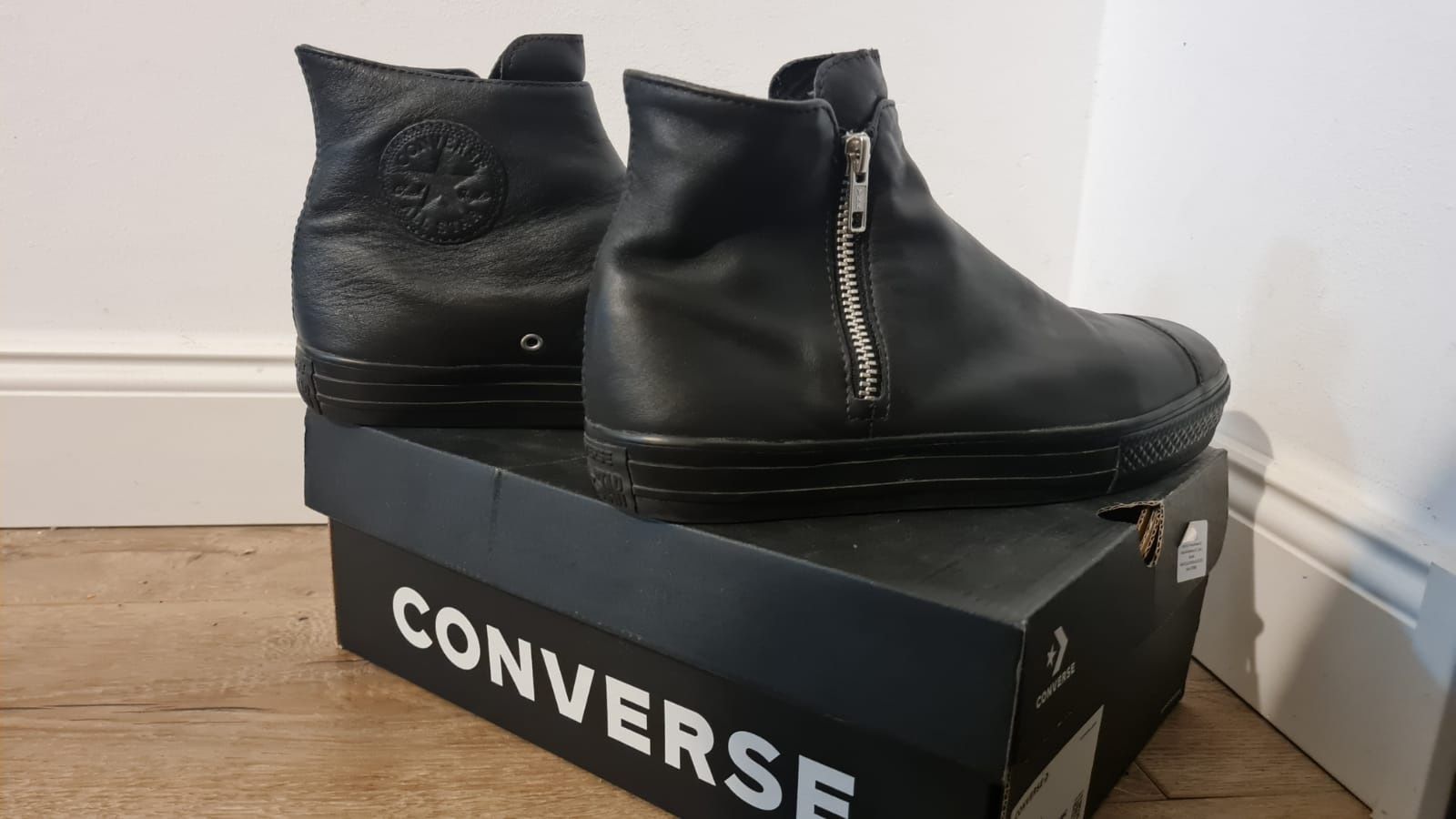 Vând Tenisi Converse Piele